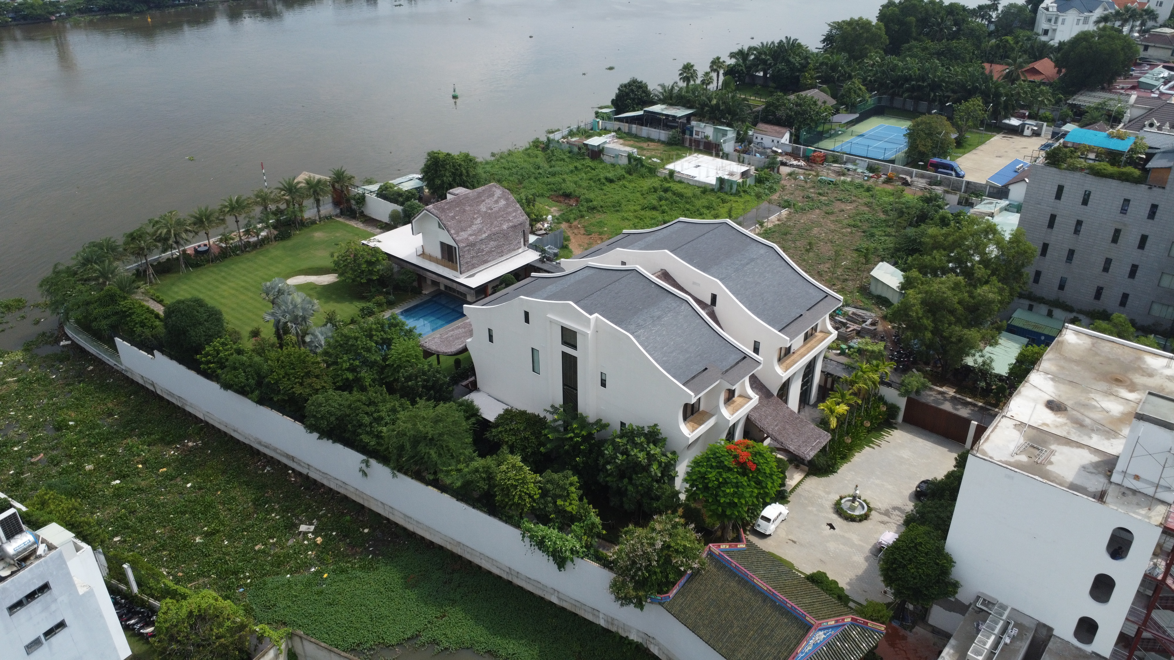 SHOWROOM THUỶ NGUYỄN